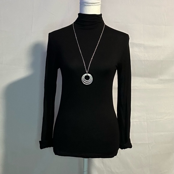 Tops/T-Shirts/Tanks👚 - 2 for $15 or 3 for $20 (Mix & Match) - Picture 1 of 4